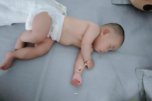 桐城宝宝夏天要穿袜子吗